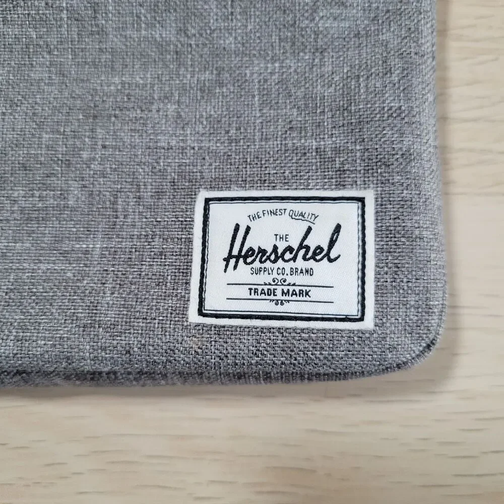 Herschel Supply Make Up Bag Virgin Atlantic Toiletry Cosmetic Zip Pouch Gray